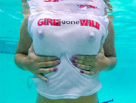 Slide That Finger Between the Lips